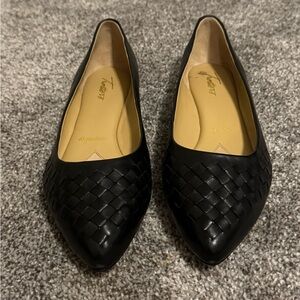Trotters Estee Black Woven Loafers. 12W. Excellent condition.